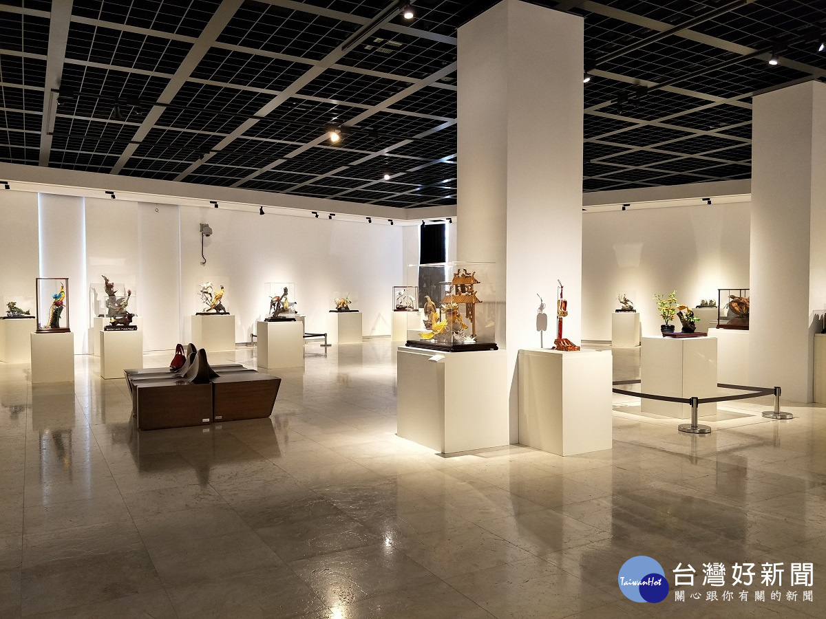 許陳春大師立體繡雕創作展。圖/記者鄧富珍攝