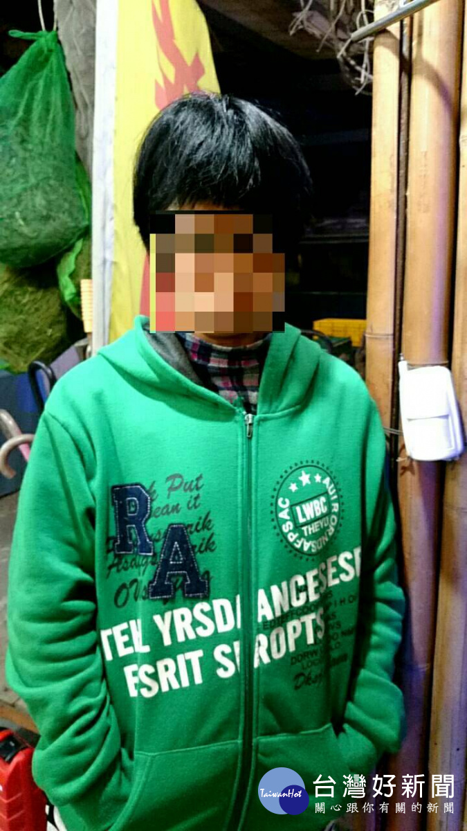 七十九年次的湯女找不到回家的路,由員警帶回後通知其家屬領回。(記者陳寶印攝)