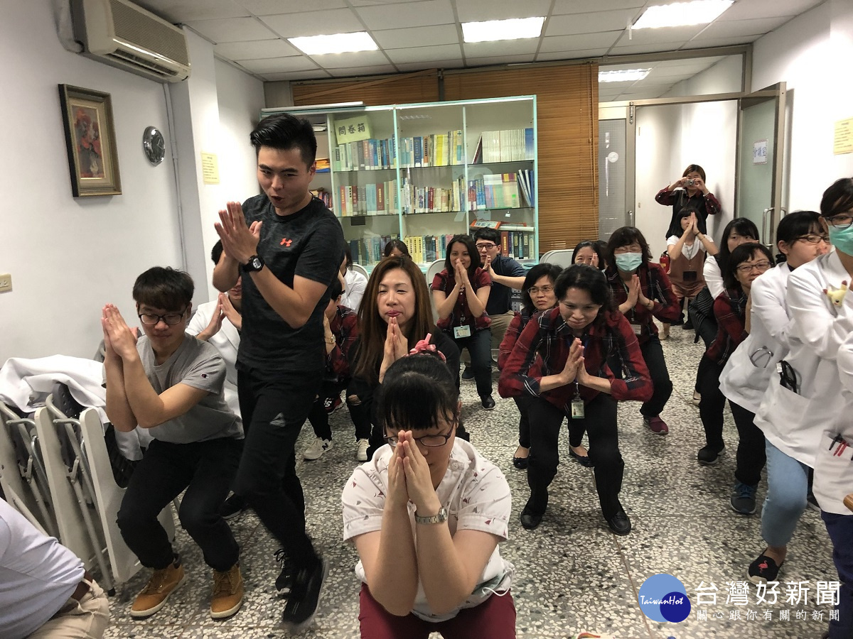 江昌益教練分享簡單而有效的新式運動。圖/記者鄧富珍攝