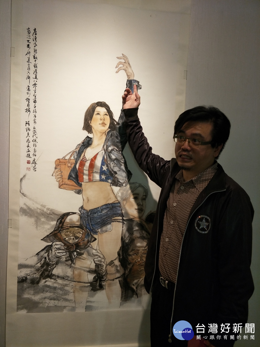 陳炳宏老師的水墨人物創作，作品「自由女神」以女性覺醒的世代語境，反應社會、表達人生。圖／記者鄧富珍攝