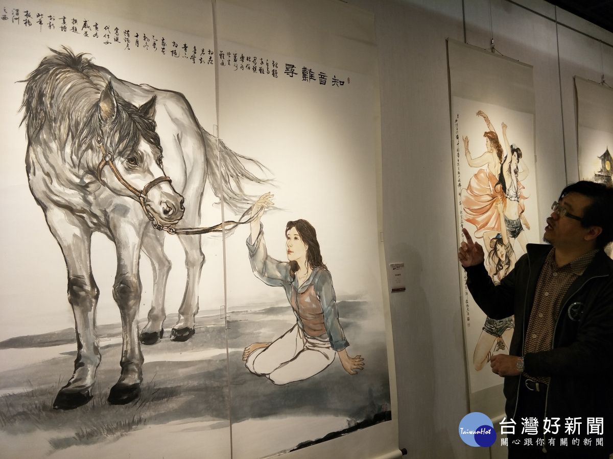 陳炳宏老師的水墨人物創作,作品以女性覺醒的世代語境,反應社會、表達人生。圖/記者鄧富珍攝