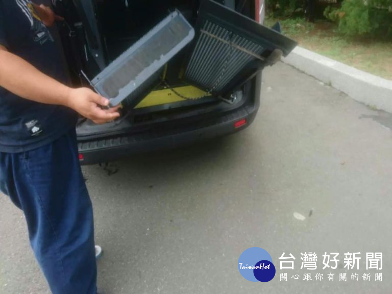復康巴士日前傳出使用故障車輛接送復健病患。(圖/議員楊朝偉提供)