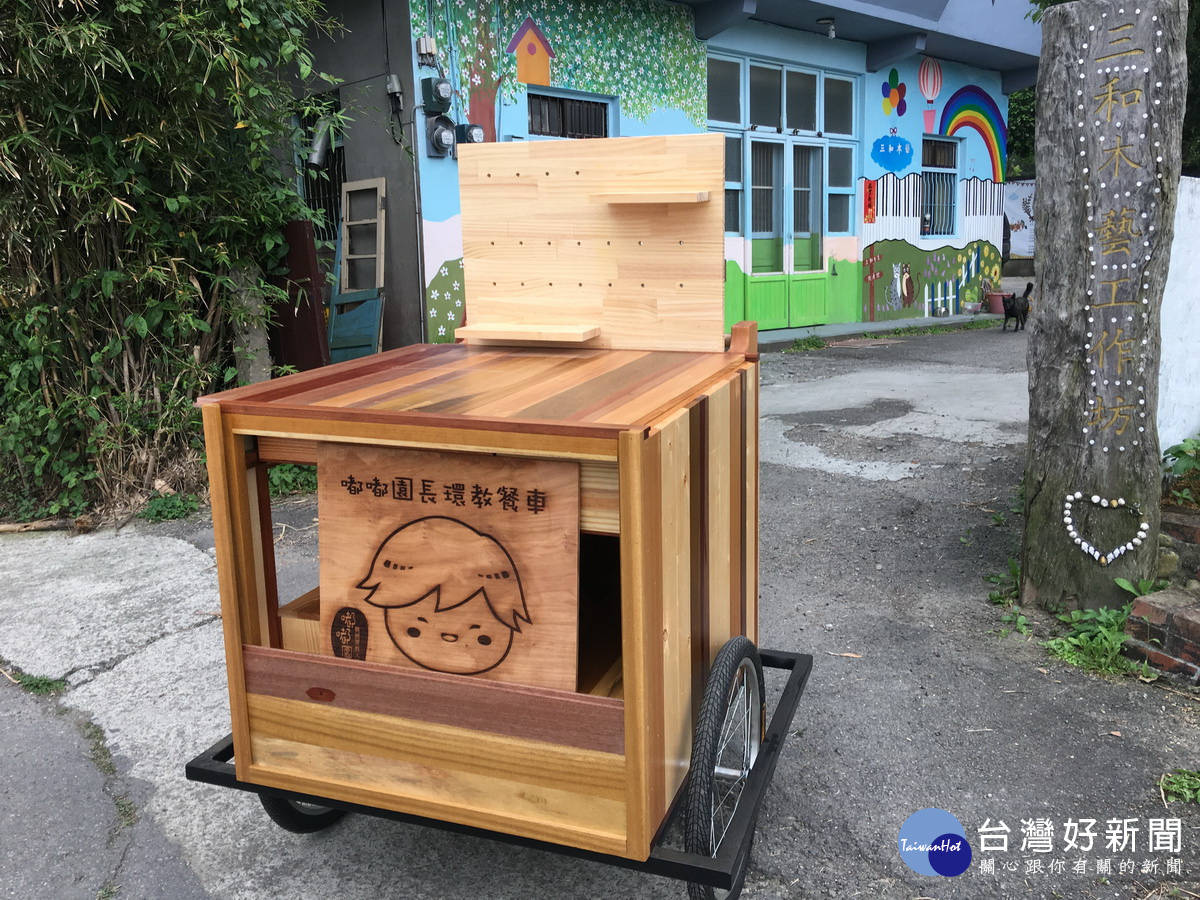 「快樂廚房實驗室」系列活動內容豐富,推出全台獨一無二的變形金剛「嘟嘟環教餐車」。