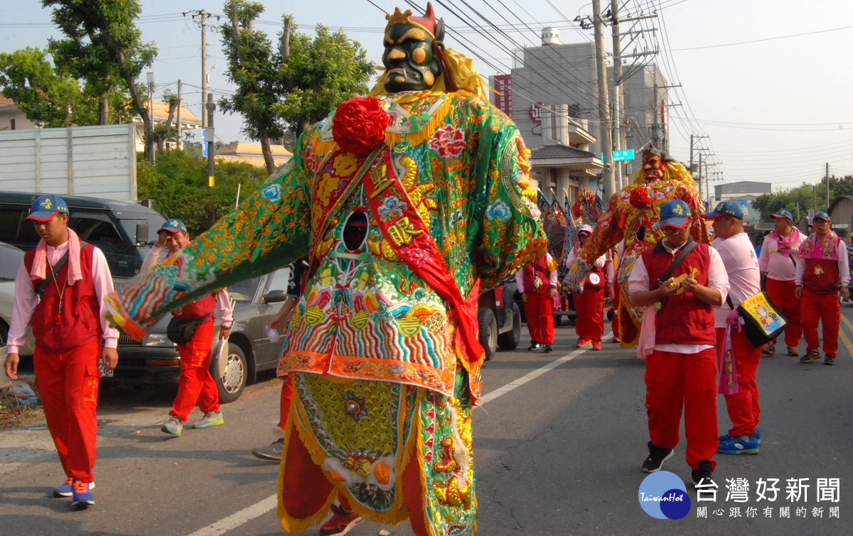 媽祖左右護法之一的千里眼神將威風澟澟進入市區遶境。