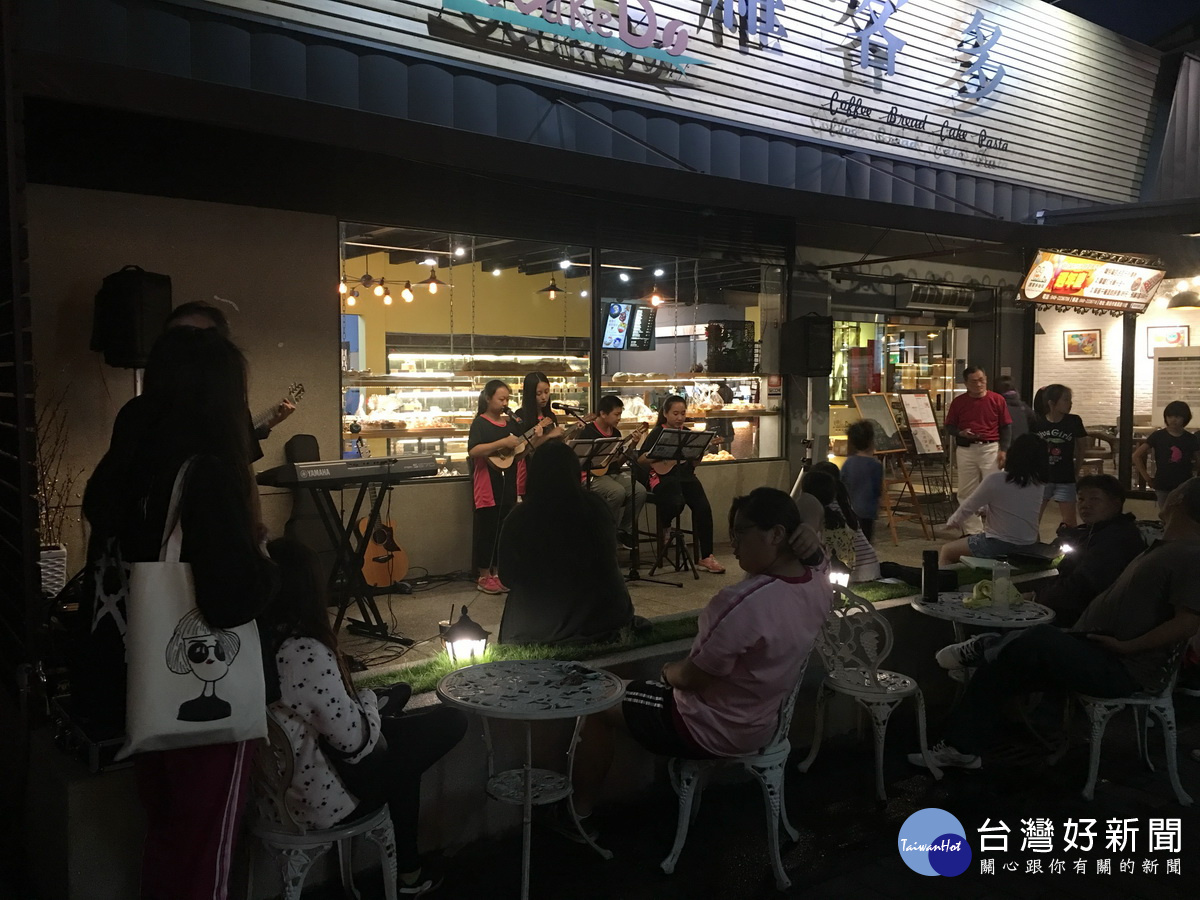 維客多為學童提供表演舞台。(記者扶小萍攝)
