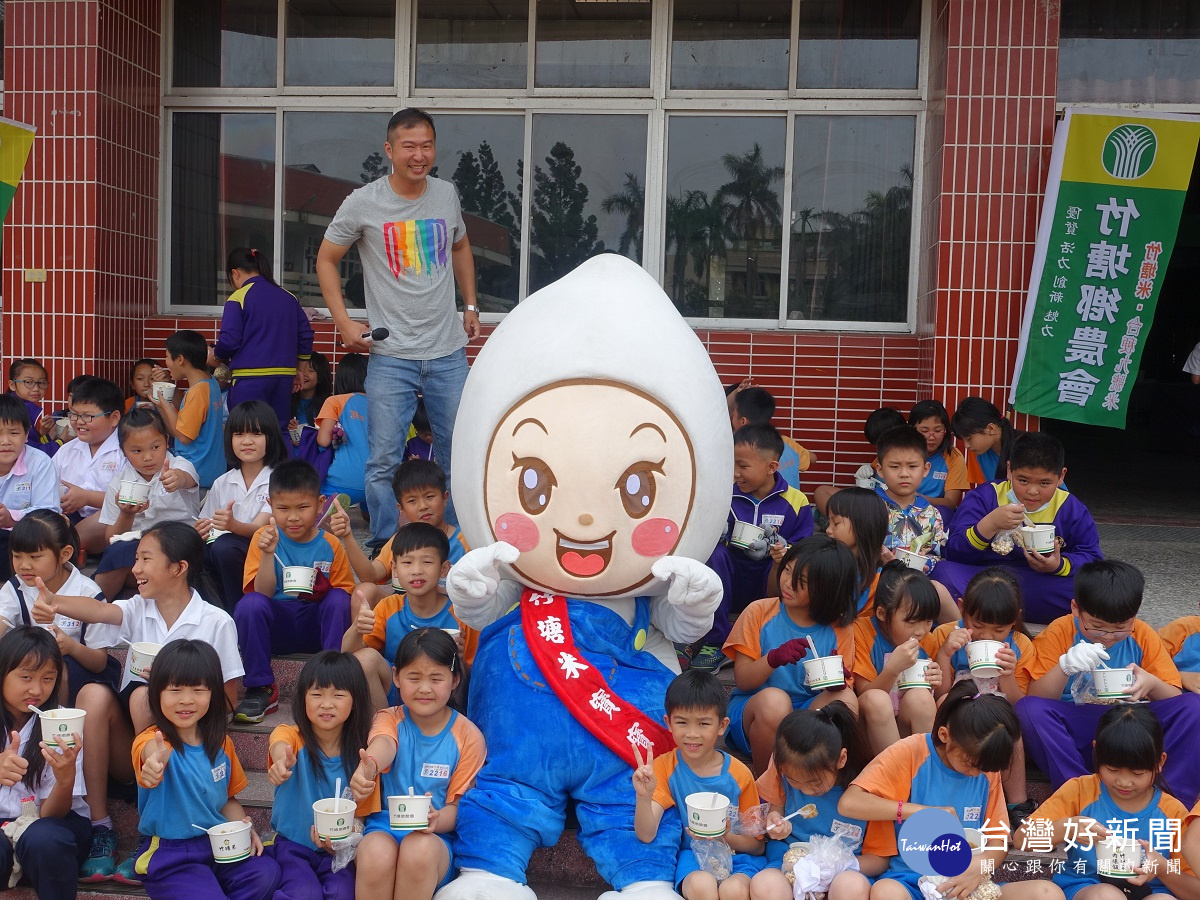 竹塘國小兒童節「愛的爆爆」活動　學童大啖古早味「爆米香」
