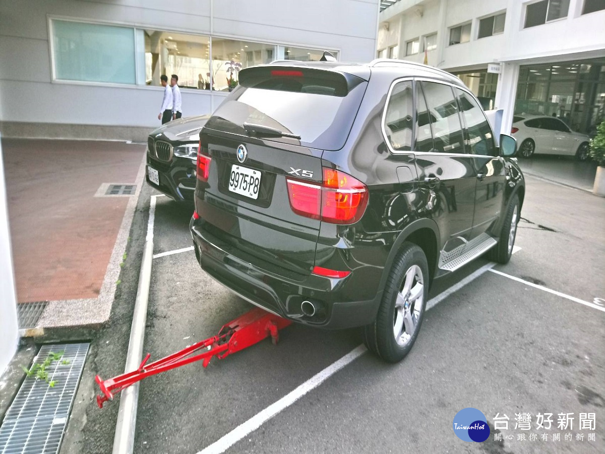汽車維修廠發生暴衝員工遭撞輾不治 台灣好新聞taiwanhot Net 汽車維修廠發生暴衝員工遭撞輾不治 台灣好新聞taiwanhot Net