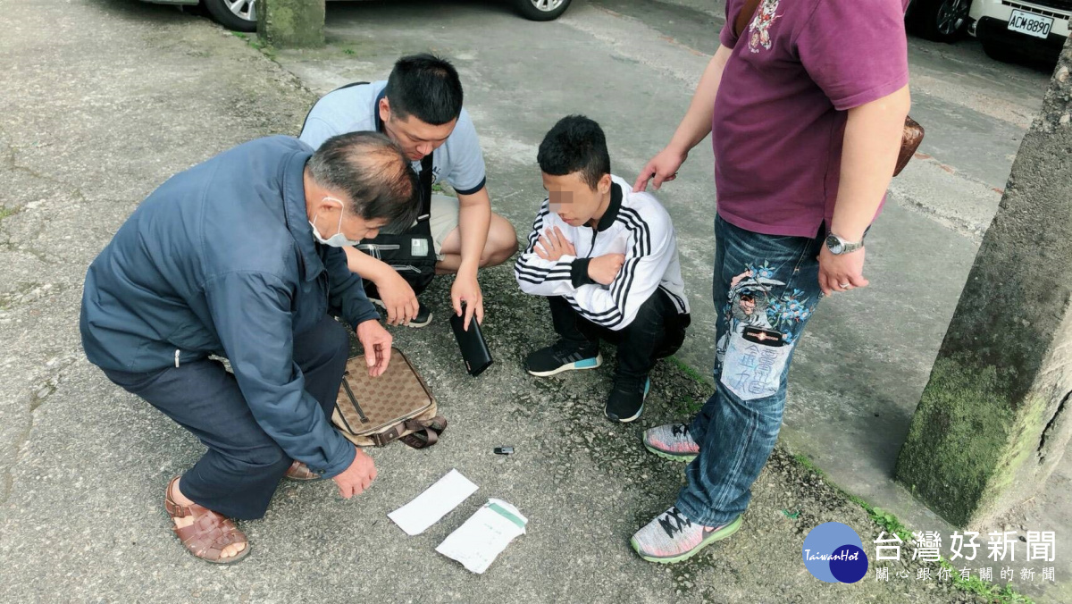 楊梅警方逮捕詐騙集團車手，依詐欺罪嫌移送桃園地方檢察署。