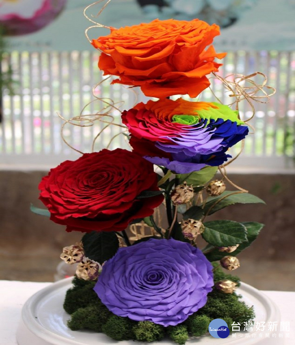來自厄瓜多直徑大於12公分的魔法玫瑰。（圖／台北市政府提供）