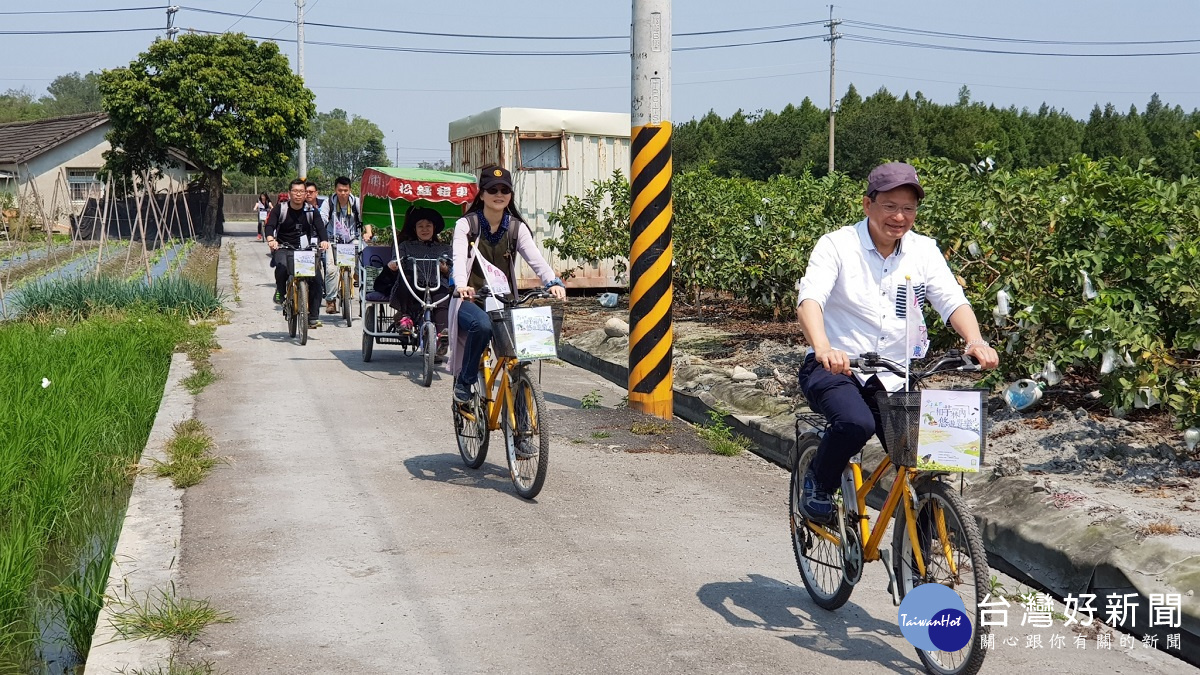 林內田園騎乘腳踏車，悠遊饗樂好風光。