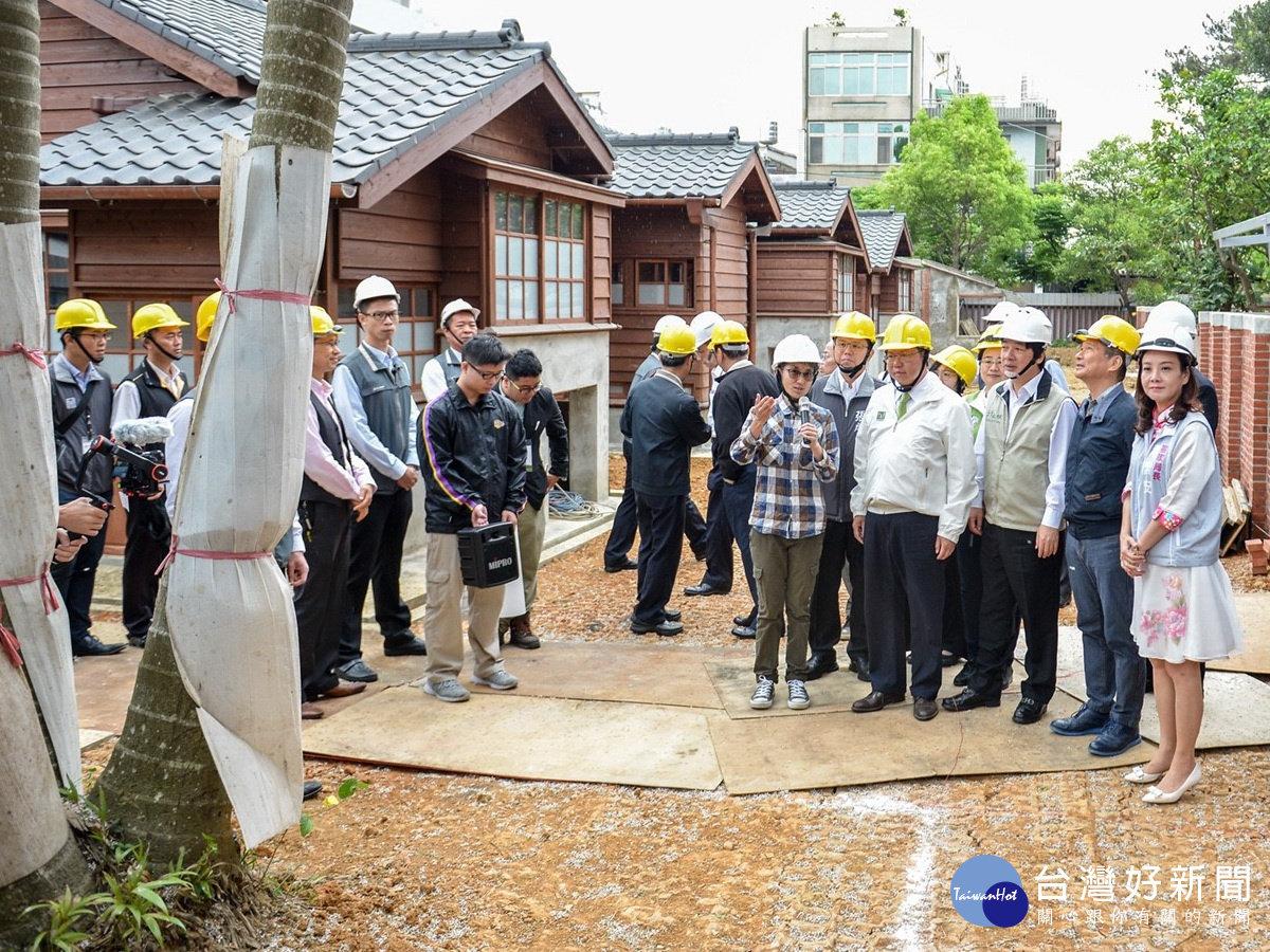 行政院院長賴清德視察鍾肇政文學生活園區整建工程。