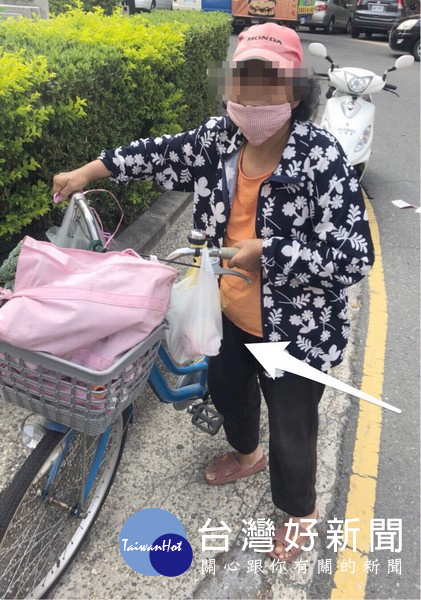 北港所員警巡邏時一眼認出涉嫌偷竊的老婦,將其攔查後,竟還追出案外案。