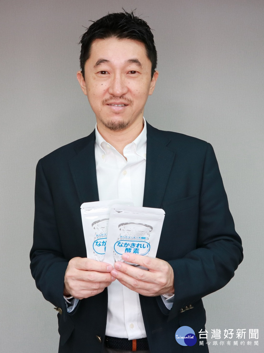 日本「發酵生活」社長濱本靖彥在食療過程中接觸到麴菌,因此開始投入研發麴菌的酵素。(圖/發酵生活提供)