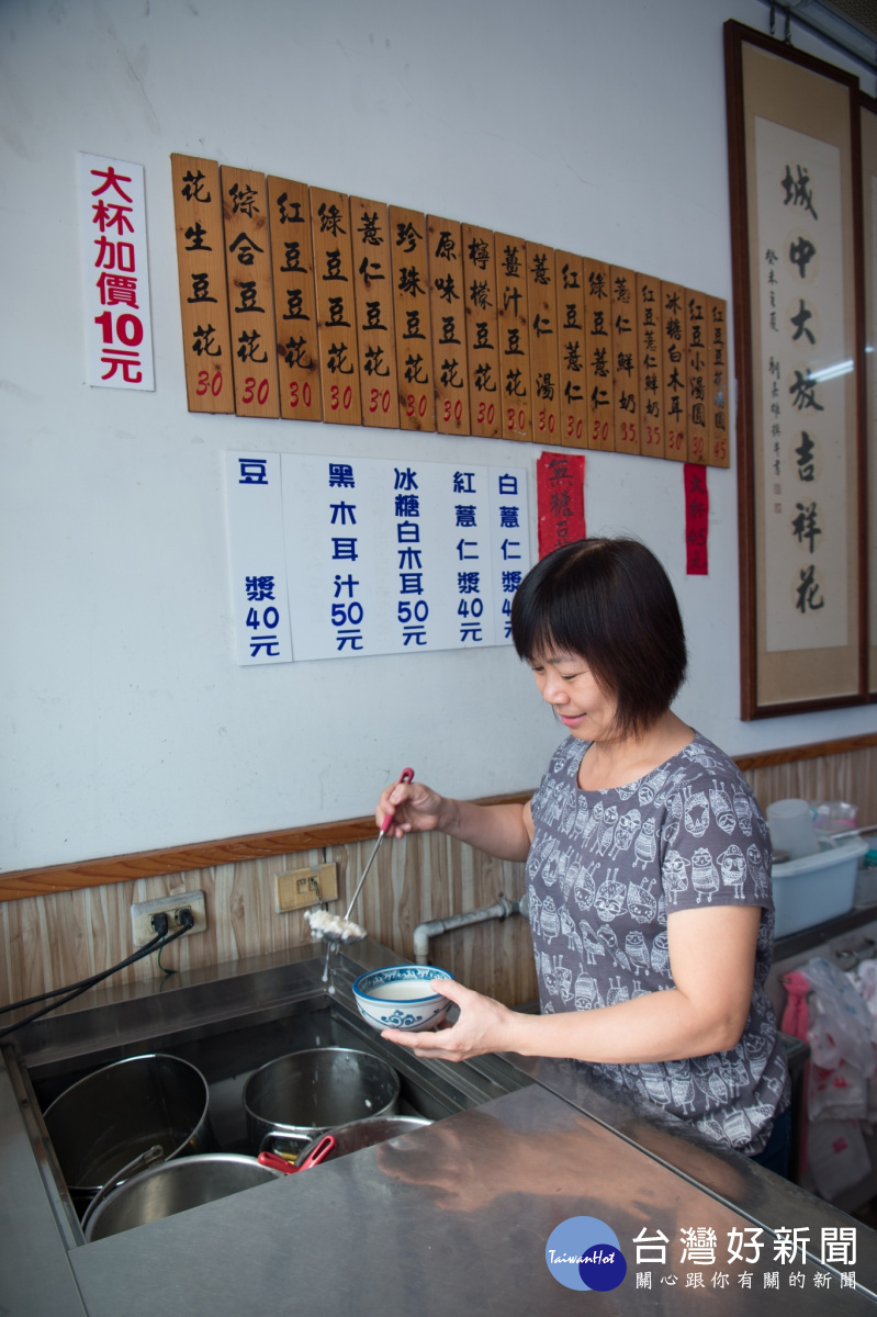銅板美食~天氣好熱 來碗桃城豆花吧