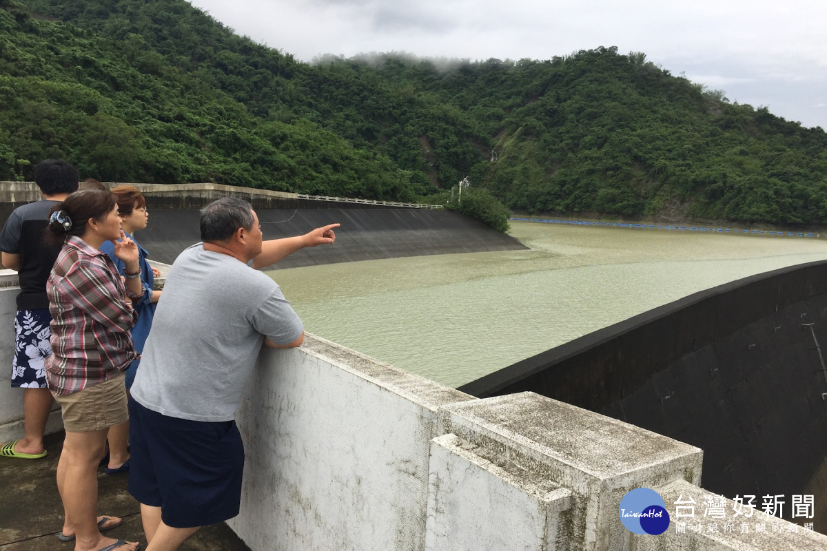 曾文水庫水位下降。(圖/記者黃芳祿攝)