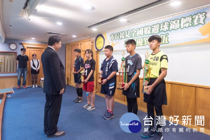 鄭市長期勉所有參加球隊的學生都能持續精進,在求學歷程中留下最美好的回憶。