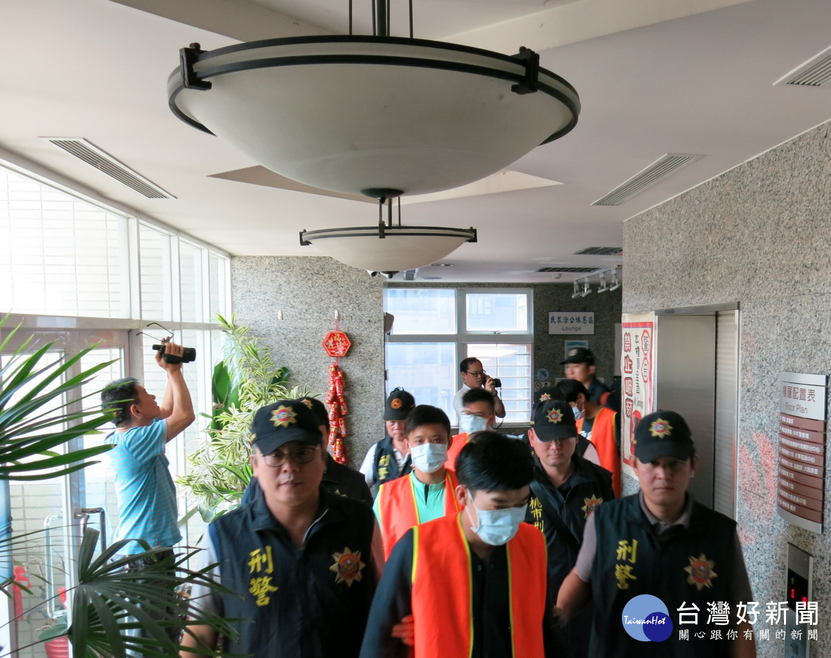 桃園市警局為讓民眾對反毒有感,持續遵循政府反毒政策,不間斷執行查緝工作,連續4天執行安居緝毒專案。