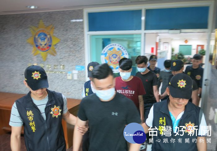 桃園市警局為讓民眾對反毒有感,持續遵循政府反毒政策,不間斷執行查緝工作,連續4天執行安居緝毒專案。