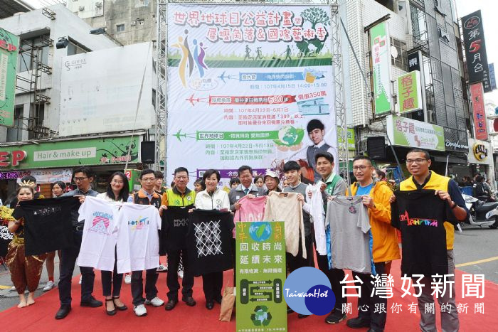 桃園市長鄭文燦,出席「中平商圈犀壢角落-國際徒步藝術季」啟動記者會。