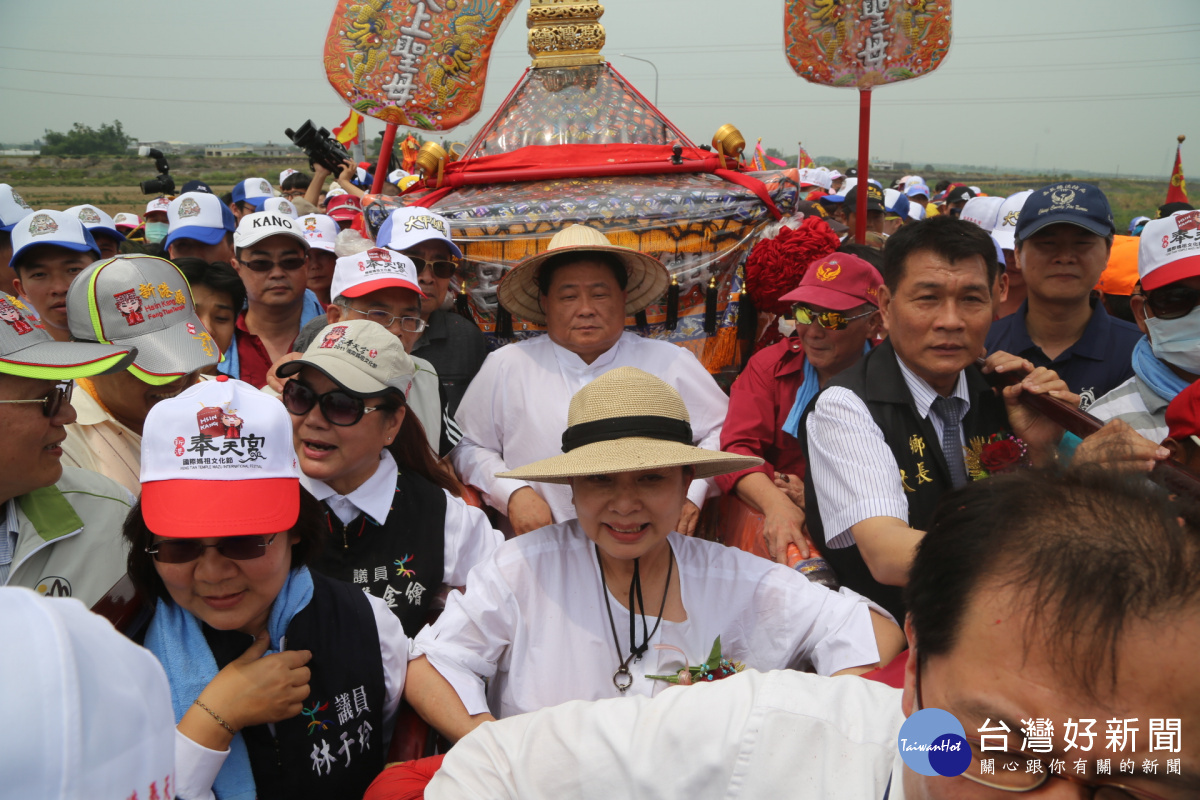 嘉義縣喜迎台中大甲媽，張花冠縣長率團接駕氣氛熱絡