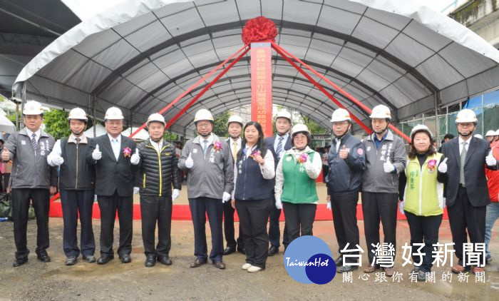 桃園市長鄭文燦,出席「臺鐵林口線路廊活化山鶯路至成功路段自行車道及景觀工程」開工典禮。