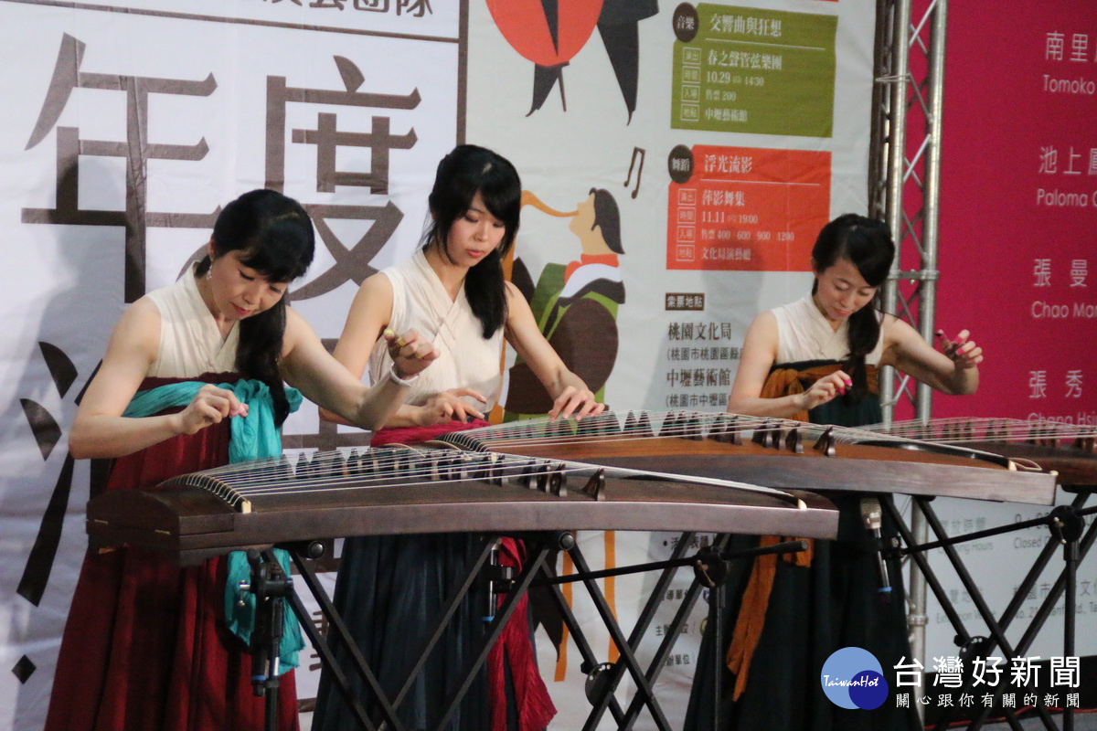 入選傑出演藝團隊的風雅頌古箏樂團在發布會中演出。