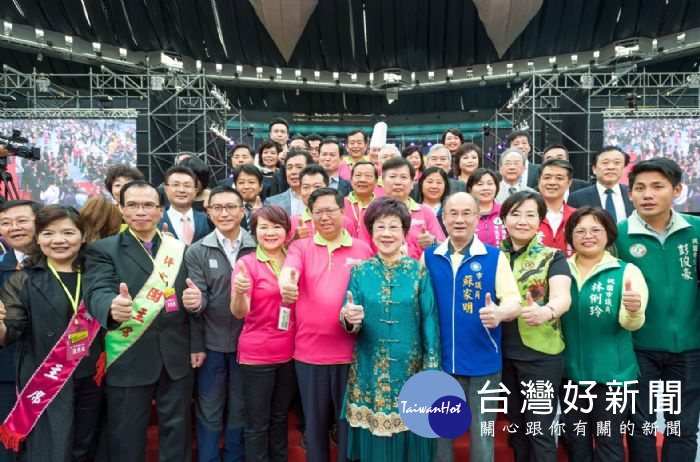 鄭市長表示,市府持續支持美容美髮藝術博覽會,打造流行產業成為桃園特色。
