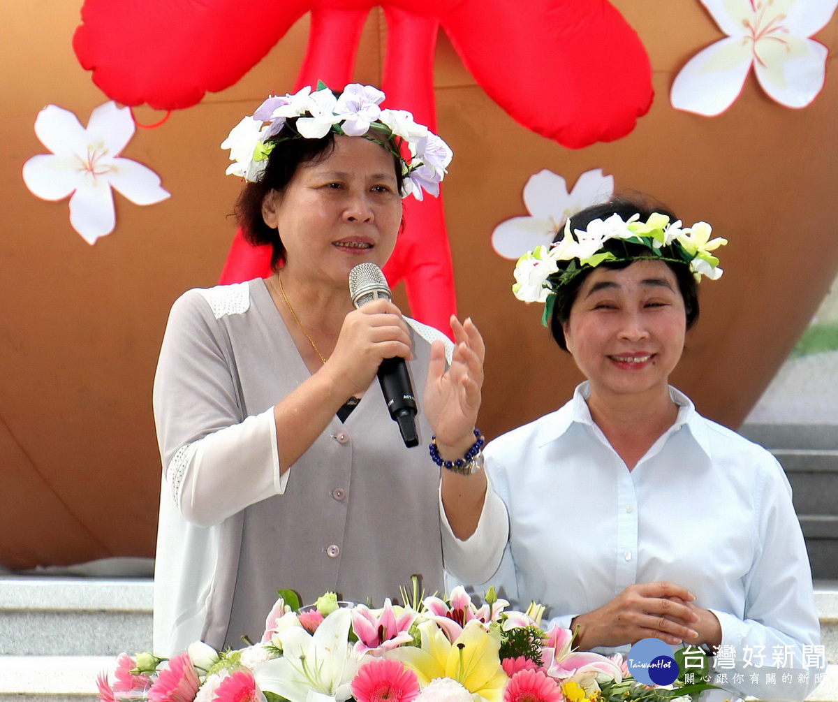 宋市長與代表會張主席歡迎民眾來南投賞花。（市公所提供）