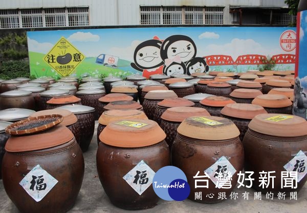 獲獎產品採用嚴選黑豆、水、食鹽,不添加任何的添加劑,甚至連糖都沒有放,原料簡單實在,遵循百年傳承的工藝製作,呈現醬油的本質。