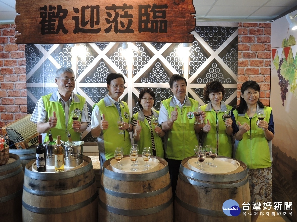 中區農改場紫戀葡萄嘉年華 展現農業科技研發推廣成果
