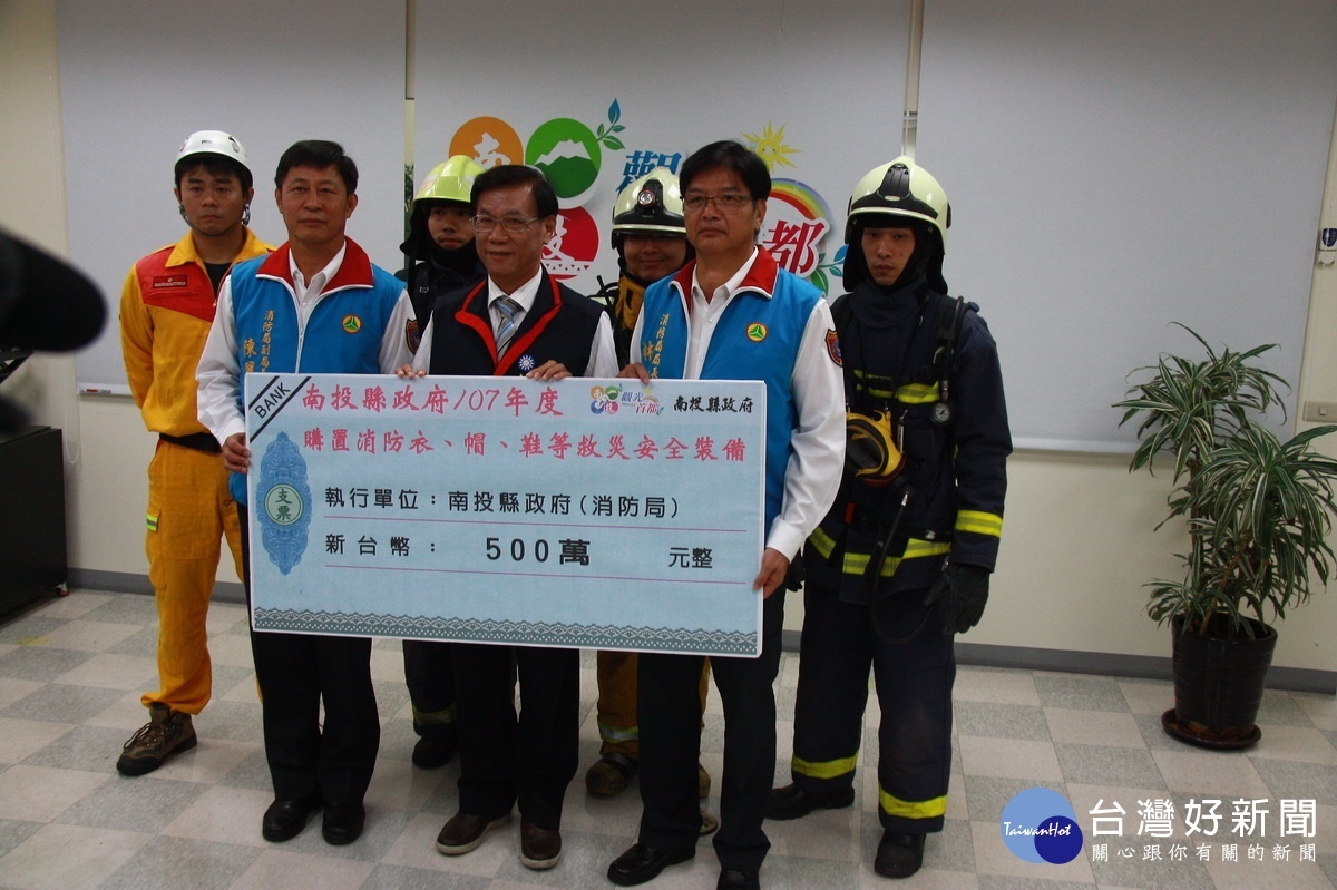 林明溱指示撥500萬增設備。(記者扶小萍攝)