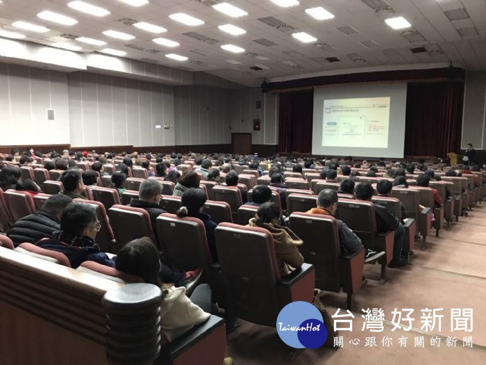 桃園市環保局為了有效管制事業廢棄物妥善清理,推出強化廢棄物清理計畫書說明會。
