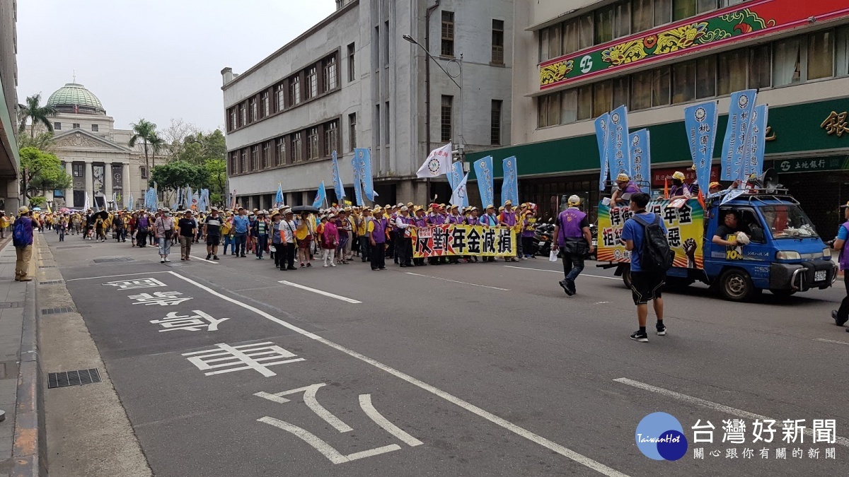 五一萬名勞工大遊行 訴求基本工資28K、公投廢勞基法