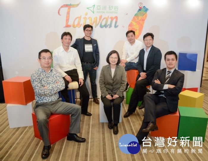 鄭市長表示,「亞洲‧矽谷」計畫將桃園作為重要平台,該計畫執行中心也設置於桃園,市府全力以赴與中央配合。