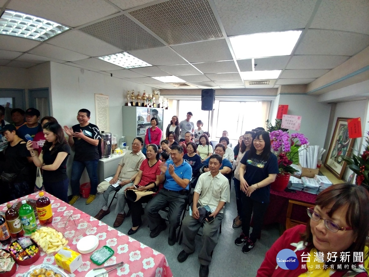 不平則鳴洪春健參選市議員 守護楊麗環成為前鋒部隊(熱情支持的民眾坐滿了整個會場)