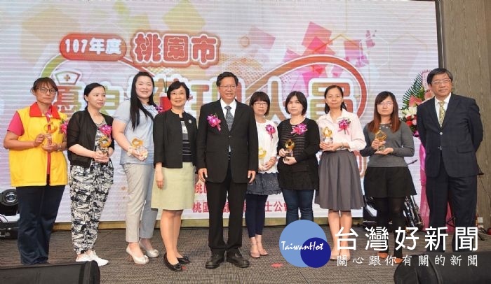 桃園市長鄭文燦,出席「107年度優良護理人員表揚活動」時表示,市府會持續支持與保障護理人員權益。