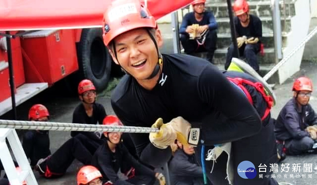 消防勇士林尉熙宣告不治,家屬為其完成器捐遺願愛人間。(取自林尉熙臉書)
