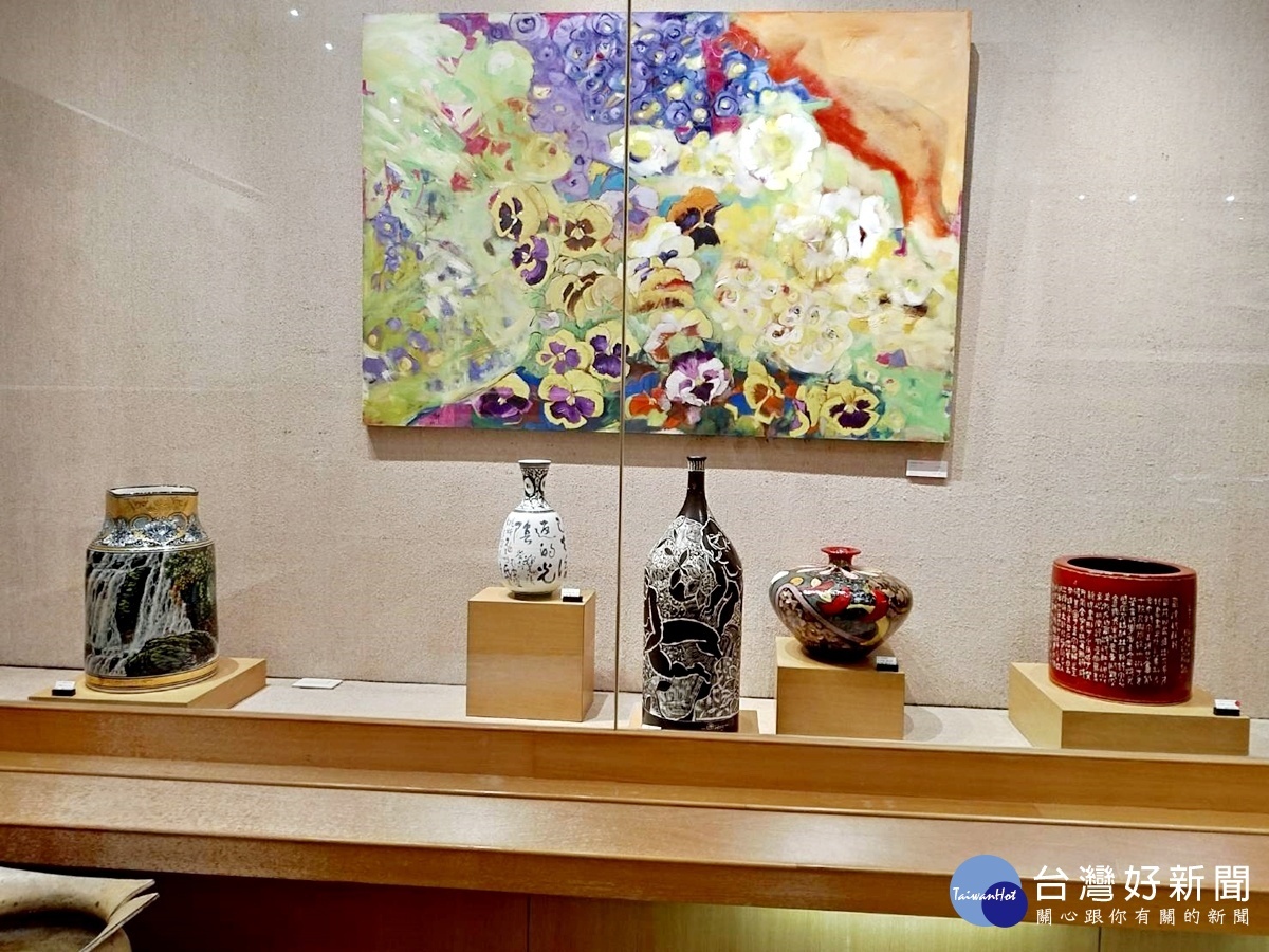 「姹紫嫣紅」在臺華窯展出 李秀芳彩瓷展祝母親節快樂