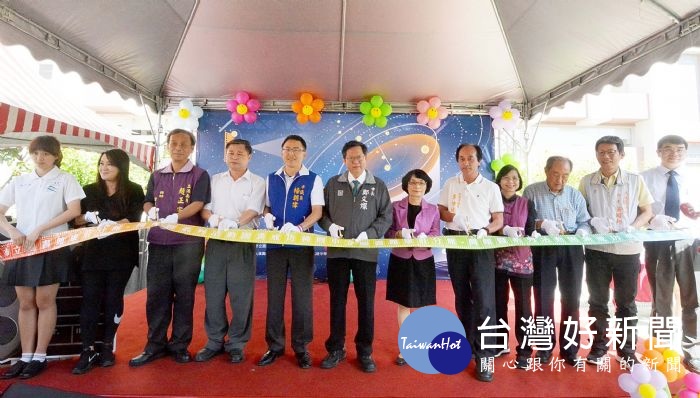桃園市長鄭文燦前往大溪高中,出席「桃園市立圖書館康莊分館開幕典禮」。