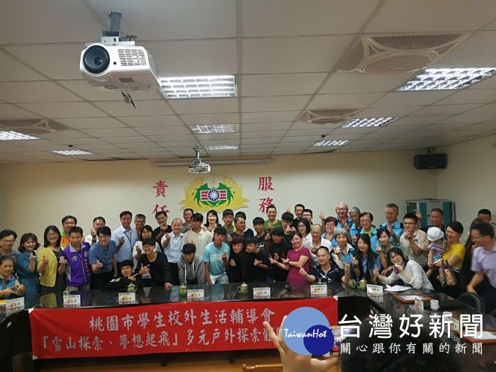 桃市校外會舉辦高關懷體驗營,讓青少年享受汗水淋漓盡致的感覺,藉機灌輸青少年法律常識的認知。