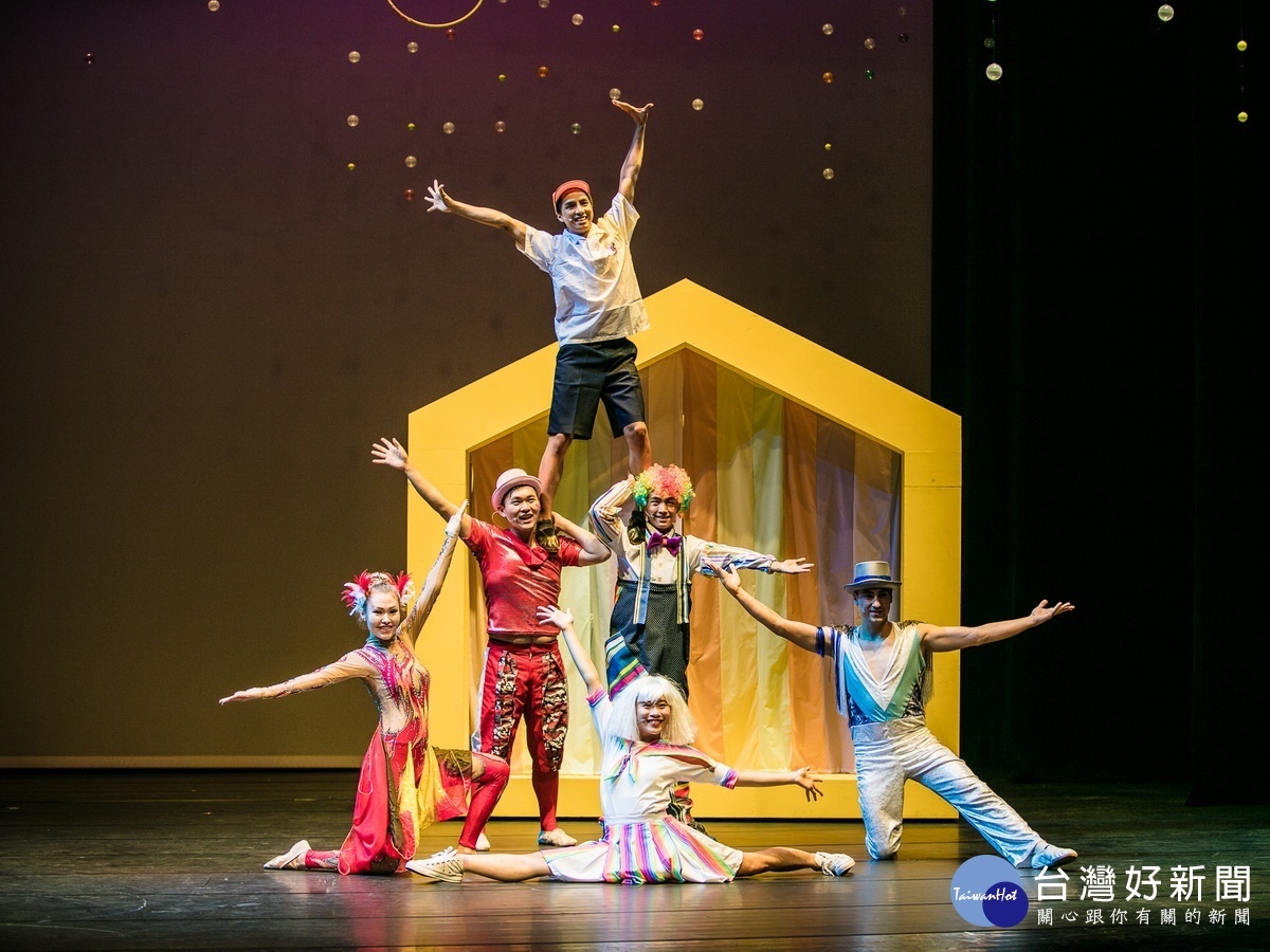 2018桃園藝術巡演」將由「新象創作劇團」為桃園市民帶來劇情感人、特技精彩的雜技兒童劇《想飛》。