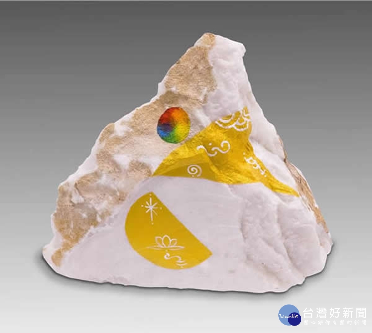 藝術家李善單與瑪馨玲+陳誼欣的聯手創作的「金玉滿堂」系列,以漢白玉原石為畫布,將其獨特神韻展現出來。