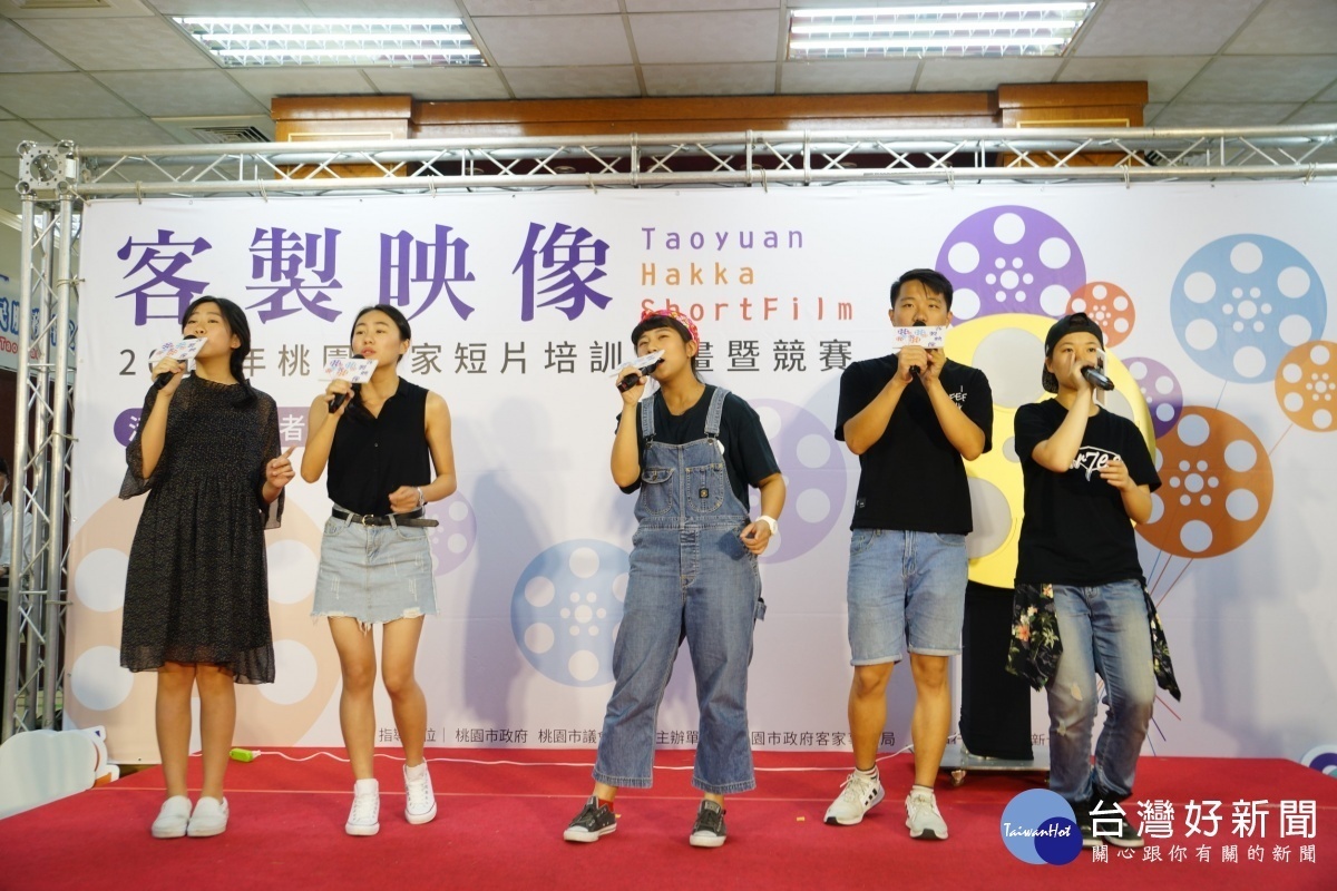 阿卡貝拉陌聲人樂團熱情演唱,帶動現場活力。