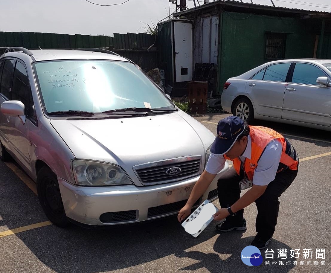 吳金全表示,以高效能之動態車牌辨識系統能迅速且即時查辨車牌號碼,並依處罰條例規定舉發扣牌並將違規車輛拖吊移置保管。