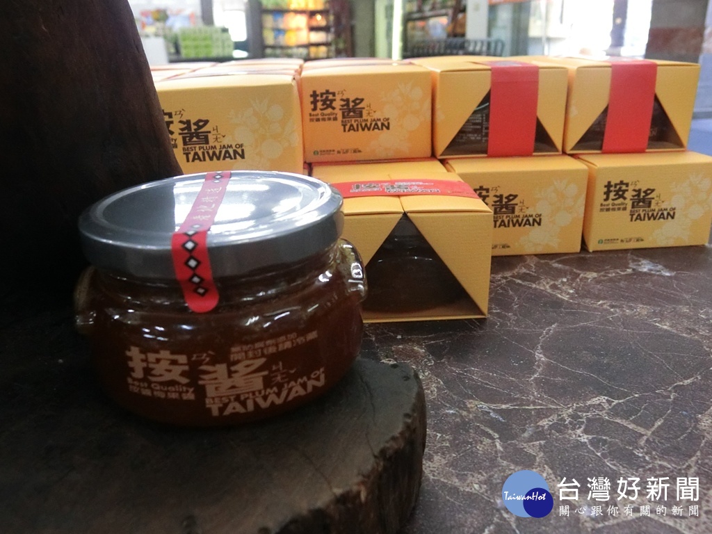 圖說:以黃熟梅果肉作成的梅子果醬,可作為一般果醬或是搭配烹調使用。(圖/記者賴淑禎攝)