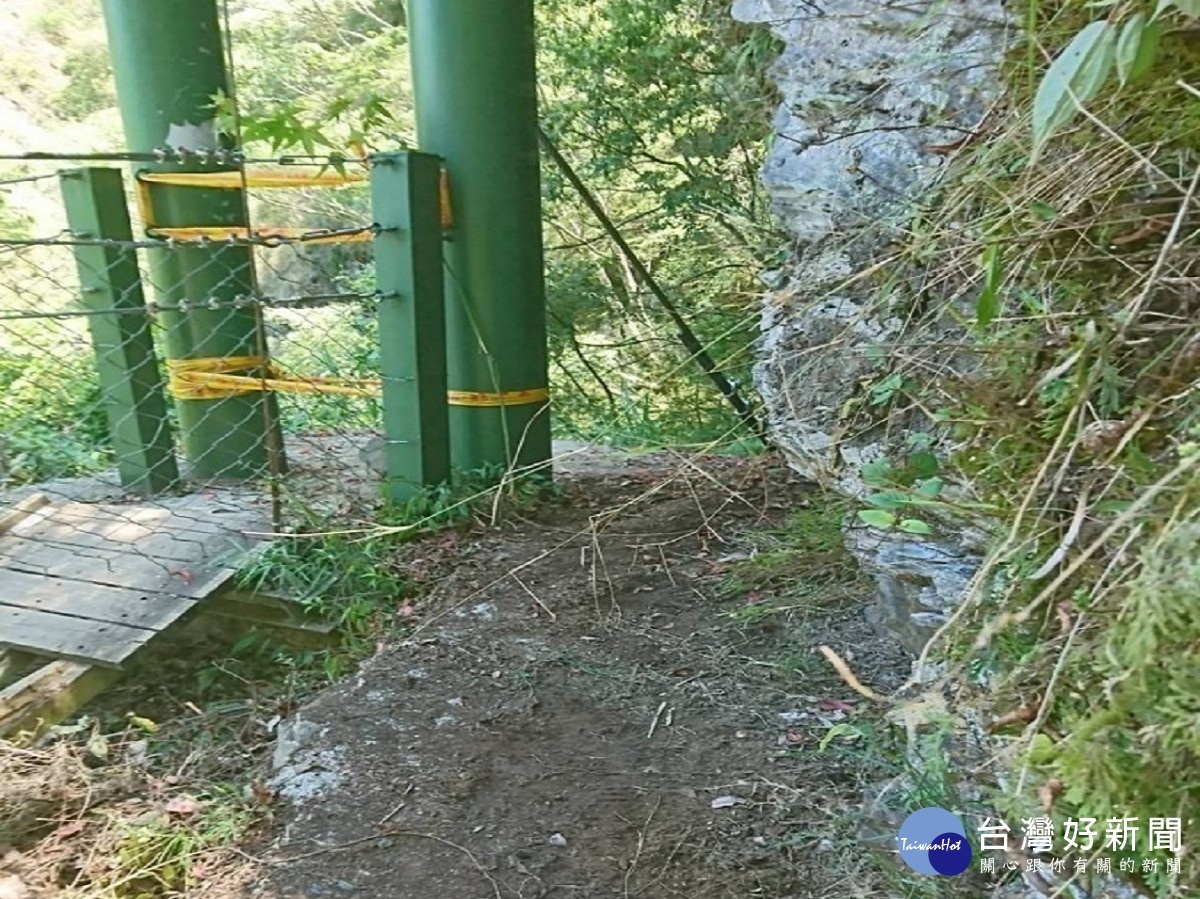 搶修完成八通關步道雲龍吊橋替代步道現況。