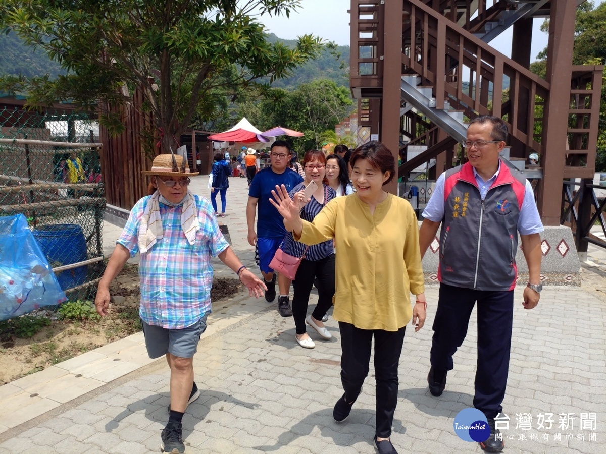 藍天志工團深入原鄉慶端節 團長區團長送千粽慰原民