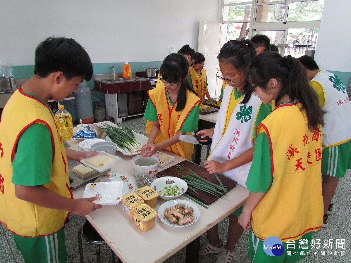 學生下廚送愛　百份營養午餐送獨老