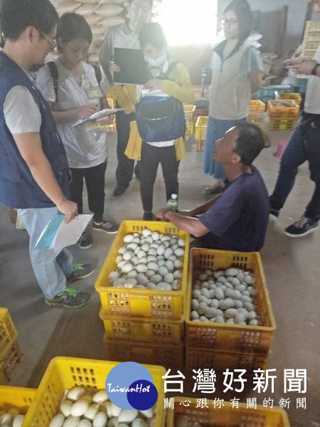 雲林地檢署指揮調查局雲林縣調站、警政署保七總隊偵辦鹹蛋黃驗出工業用染劑蘇丹色素四號俗稱「蘇丹紅」案。(記者陳昭宗拍攝)