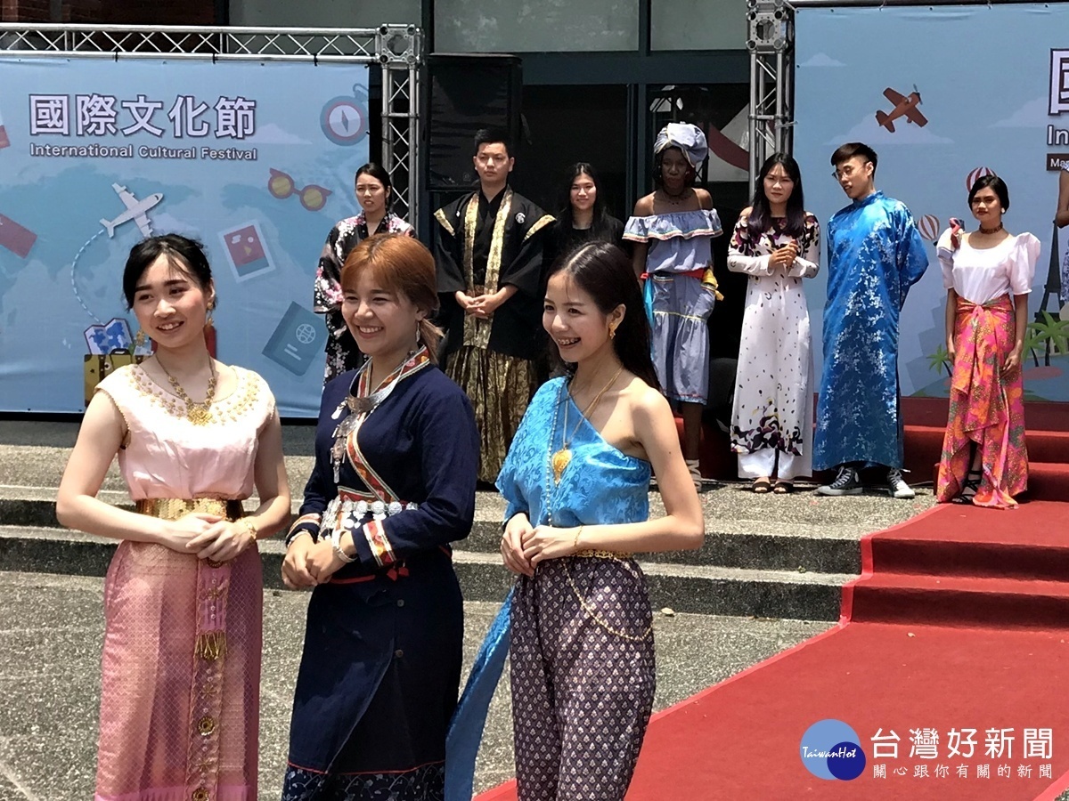 開南大學舉辦國際文化節活動 拉起各國學生的情誼(各國學生穿著傳統服飾走秀)